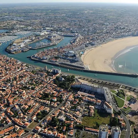 Spacieux Pavillon T5 Avec Cour Privee Et Wifi, A 150m De La Grande Aux Sables D'olonne - Fr-1-92-922